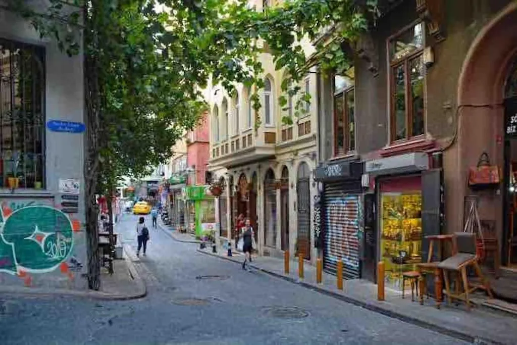 Apartment 3 Bedroom Flat With 2 Balcony In Cihangir Istanbul